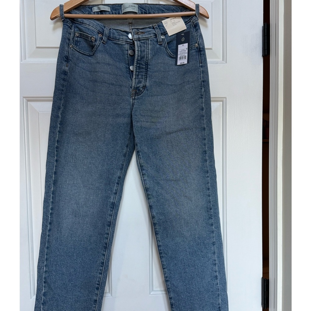 Universal Thread Women's Mid Rise 80’s slim leg, button fly light wash